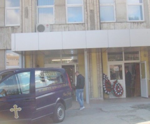 Bătrână găsită moartă în apartament